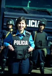 Noviembre de 2001, cuando Granera era jefa de la Policía de Managua. Los analistas destacan su gran habilidad para el manejo de su imagen, algo que la ha caracterizado a lo largo de casi toda su carrera policial, siempre apareciendo ante las cámaras en el momento preciso.