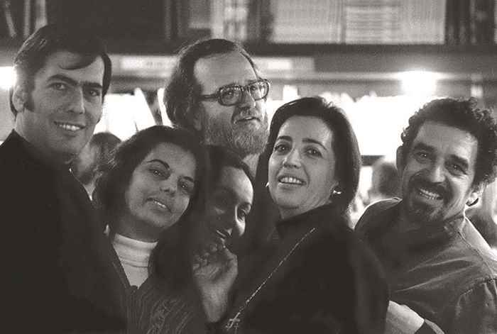 Fueron parte y principales exponentes del “Boom” latinoameriano, pero no solo la literatura los unía. Tanto ellos como sus esposas, Patricia Llosa y Mercedes Barcha, empezaron una amistad que se fortaleció por la cercanía durante su permanencia en Barcelona en 1967.