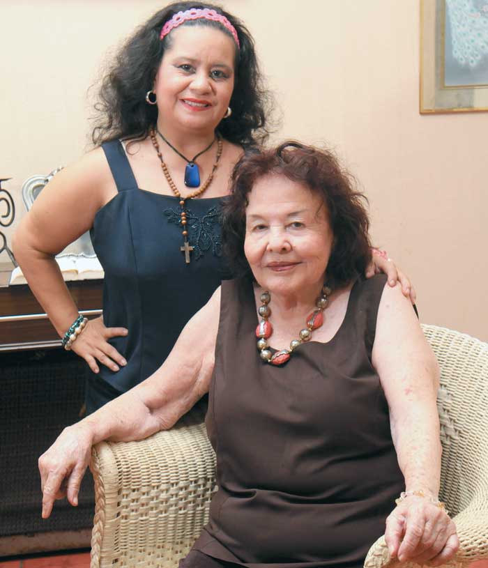 Beatriz Fachinetti acompaña a su mamá María Pasos