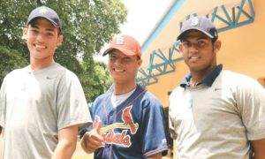 Kevin Gadea, Ronald Medrano y Héctor Hidalgo son los tres prospectos firmados
