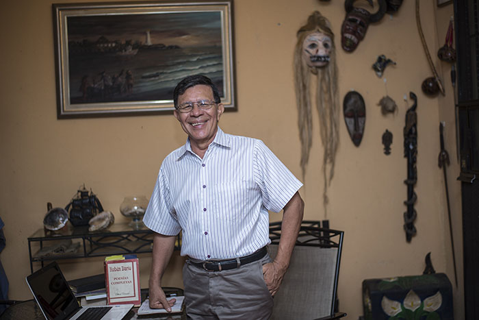 Marvin Saballos, de 66 años, ha investigado para rescatar la historia olvidada de Corinto. Foto Oscar Navarrete.