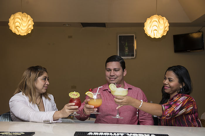 El área lounge es ideal para una noche entre amigos o puede reservarla para una cena familiar o romántica. Fotos Oscar Navarrete