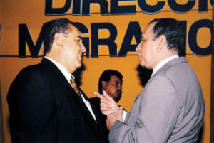 Con su gran amigo Arnoldo Alemán, cuando lo nombró director de Migración y Extranjería.
