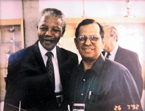 Acompañó a Nelson Mandela a los torneos de boxeo durante los Juegos Olímpicos de Barcelona de 1992.